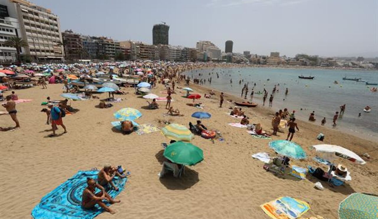 Imagen de archivo de la playa de Las Canteras
