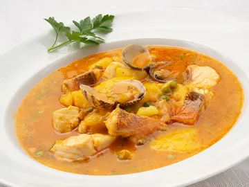 La receta de hoy de Arguiñano: cazuela de escórpora y almejas con patatas La receta de hoy de Arguiñano: cazuela de escórpora y almejas con patatas
