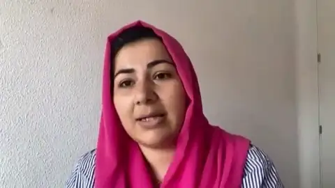 Los talibanes obligan a las periodistas a cubrir su rostro en televisión: "Es como estar en una habitación aislada y oscura" Los talibanes obligan a las periodistas a cubrir su rostro en televisión: "Es como estar en una habitación aislada y oscura"