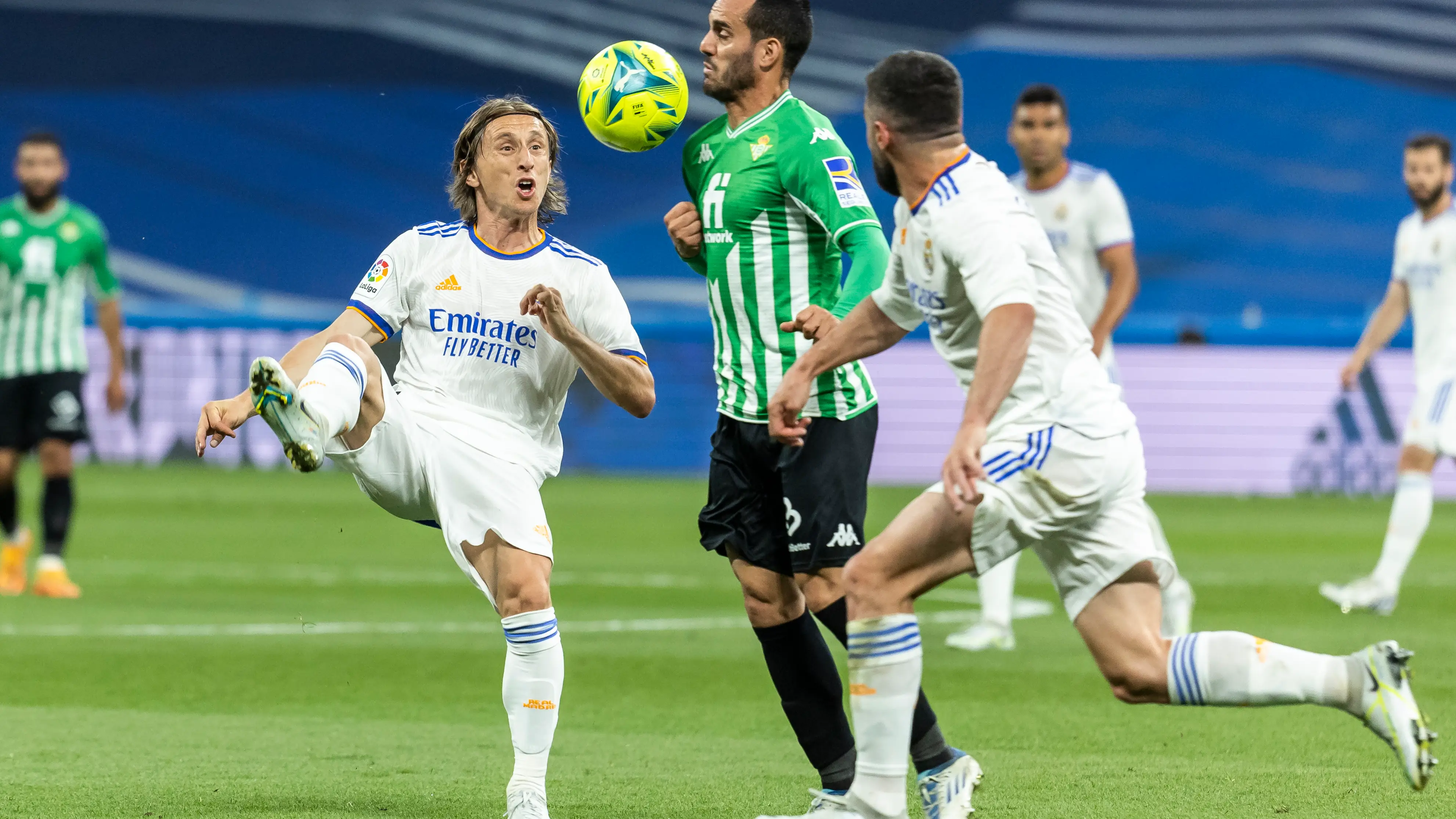 Madrid y Betis firman la tablas en el último partido de Liga y los blancos ya miran a París Madrid y Betis firman la tablas en el último partido de Liga y los blancos ya miran a París