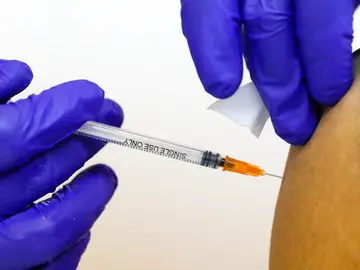 Imagen de archivo de una inyección de una vacuna