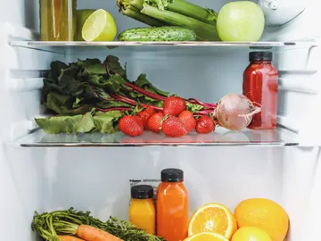 Nevera con fruta y verdura Nevera con fruta y verdura