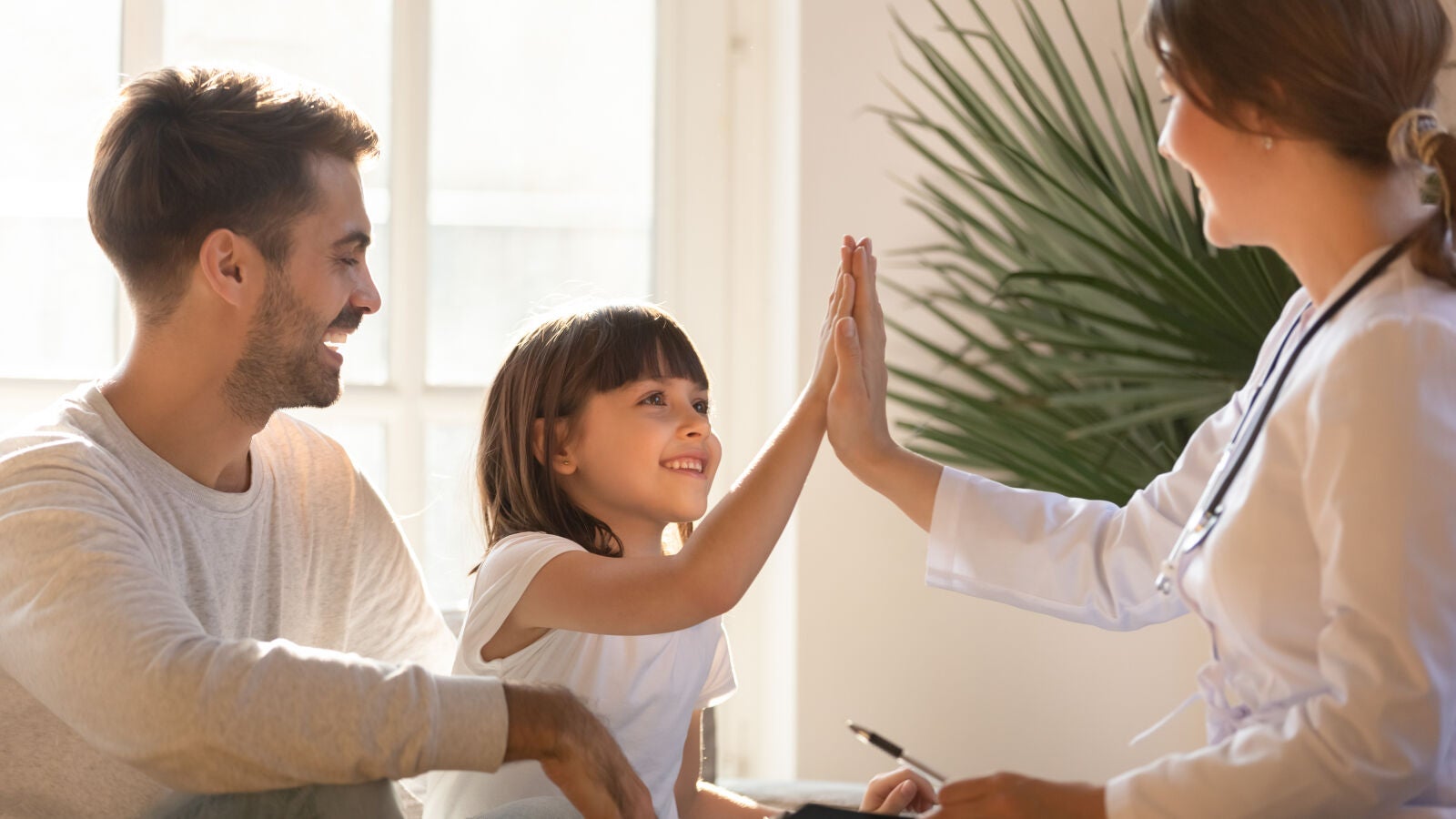 ¿Qué piropos y halagos haces a tus hijos? Estos son los que nunca debes hacer
