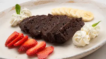 Tortilla de chocolate con chantilly, de Arguiñano: 4 ingredientes y listo en 5 minutos Tortilla de chocolate con chantilly, de Arguiñano: 4 ingredientes y listo en 5 minutos