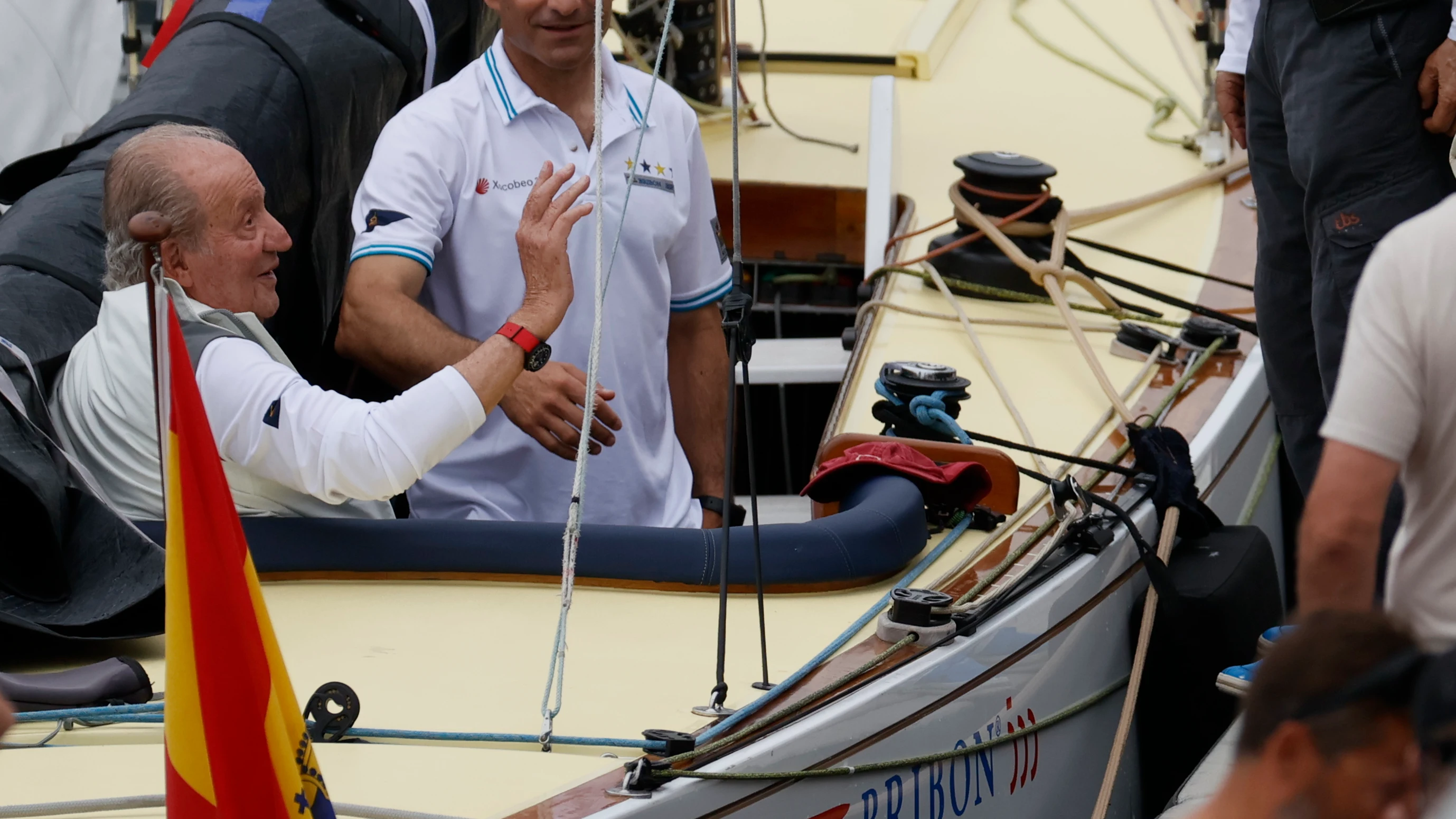 El rey em&eacute;rito en el barco 'Brib&oacute;n'
