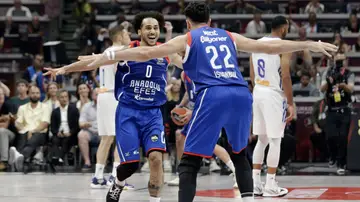 El Efes termina con el sueño del Madrid en Europa y conquista la Euroliga por segundo año seguido El Efes termina con el sueño del Madrid en Europa y conquista la Euroliga por segundo año seguido
