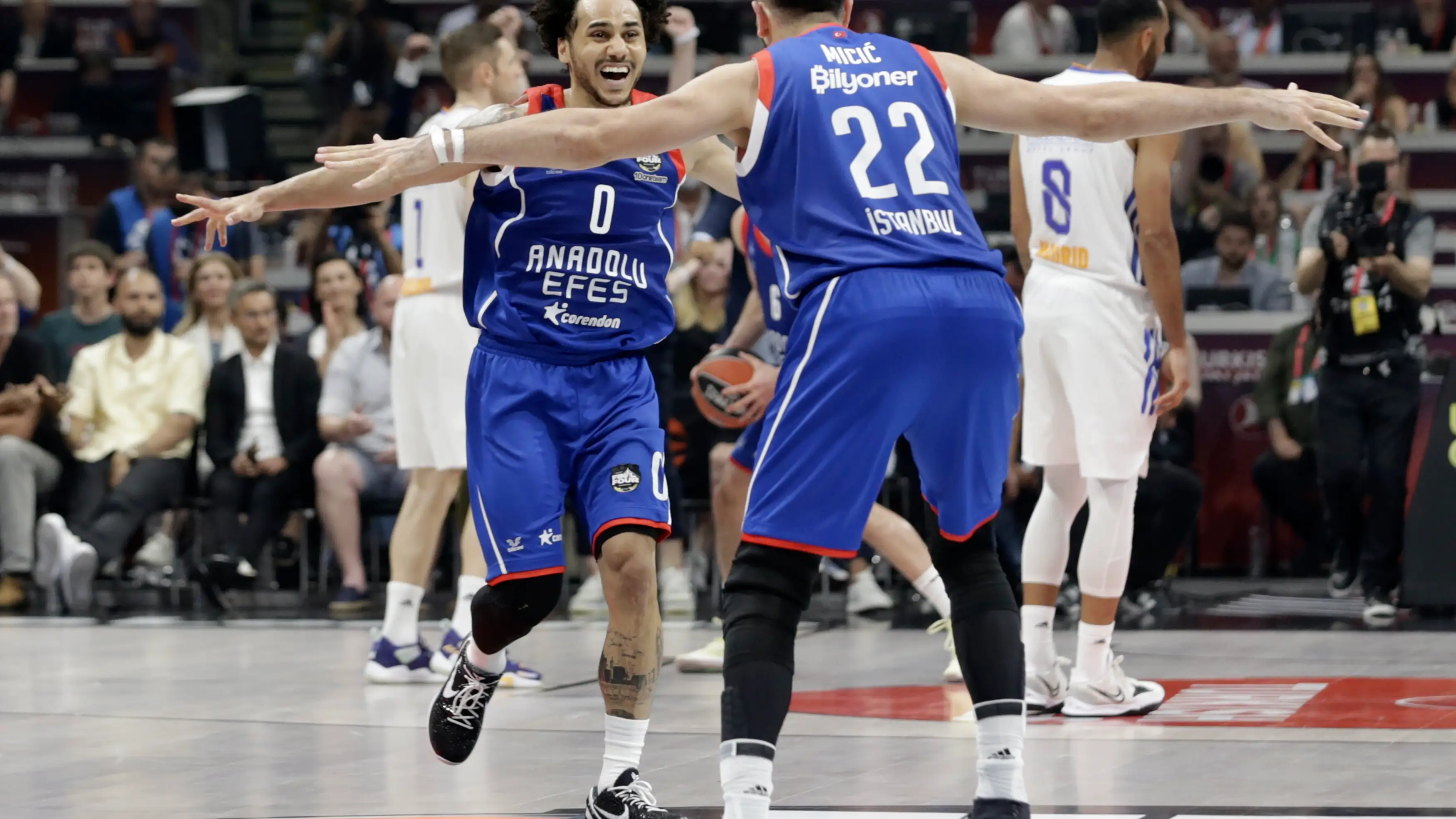 El Efes termina con el sue&ntilde;o del Madrid en Europa y conquista la Euroliga por segundo a&ntilde;o seguido