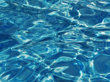 Imagen de archivo del agua de una piscina