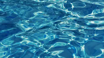 Imagen de archivo del agua de una piscina