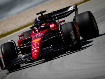Leclerc, sobrado en Barcelona, consigue la pole, Sainz saldrá 3º y descalabro de Alonso, 17º