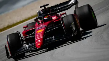 Leclerc, sobrado en Barcelona, consigue la pole, Sainz saldrá 3º y descalabro de Alonso, 17º