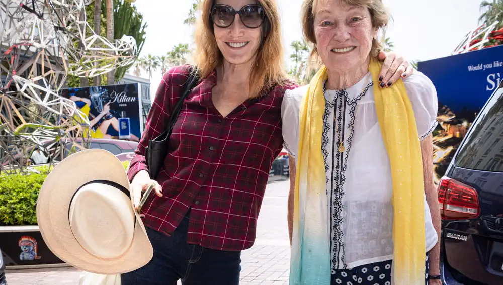 Carla Bruni posa con su madre y dejan ver su gran parecido