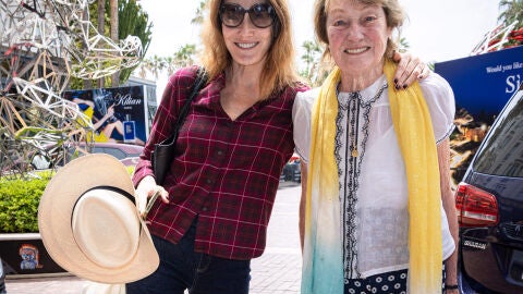 Carla Bruni posa con su madre y dejan ver su gran parecido
