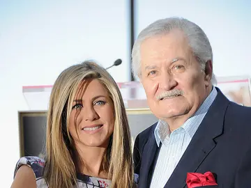 Jennifer Aniston junto a su padre, John Aniston Jennifer Aniston junto a su padre, John Aniston