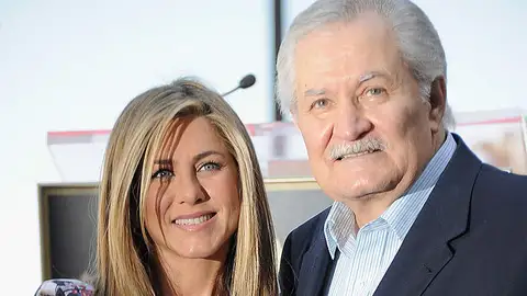 Jennifer Aniston junto a su padre, John Aniston Jennifer Aniston junto a su padre, John Aniston