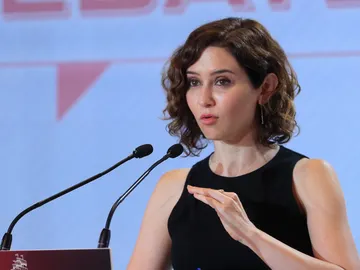 La presidenta de la Comunidad de Madrid, Isabel Díaz Ayuso, durante su intervención en el desayuno informativo organizado por el diario digital El Debate La presidenta de la Comunidad de Madrid, Isabel Díaz Ayuso, durante su intervención en el desayuno informativo organizado por el diario digital El Debate