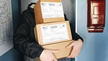 Regresa a casa por correo contra reembolso por no poder pagar un vuelo Regresa a casa por correo contra reembolso por no poder pagar un vuelo