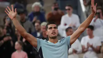 Alcaraz resuelve con solvencia su estreno en Roland Garros y Muguruza se desmorona Alcaraz resuelve con solvencia su estreno en Roland Garros y Muguruza se desmorona
