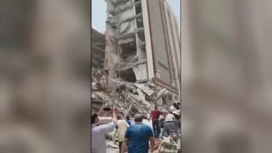 Al menos cinco muertos y 80 desaparecidos en el derrumbe de un edificio en construcción en Irán