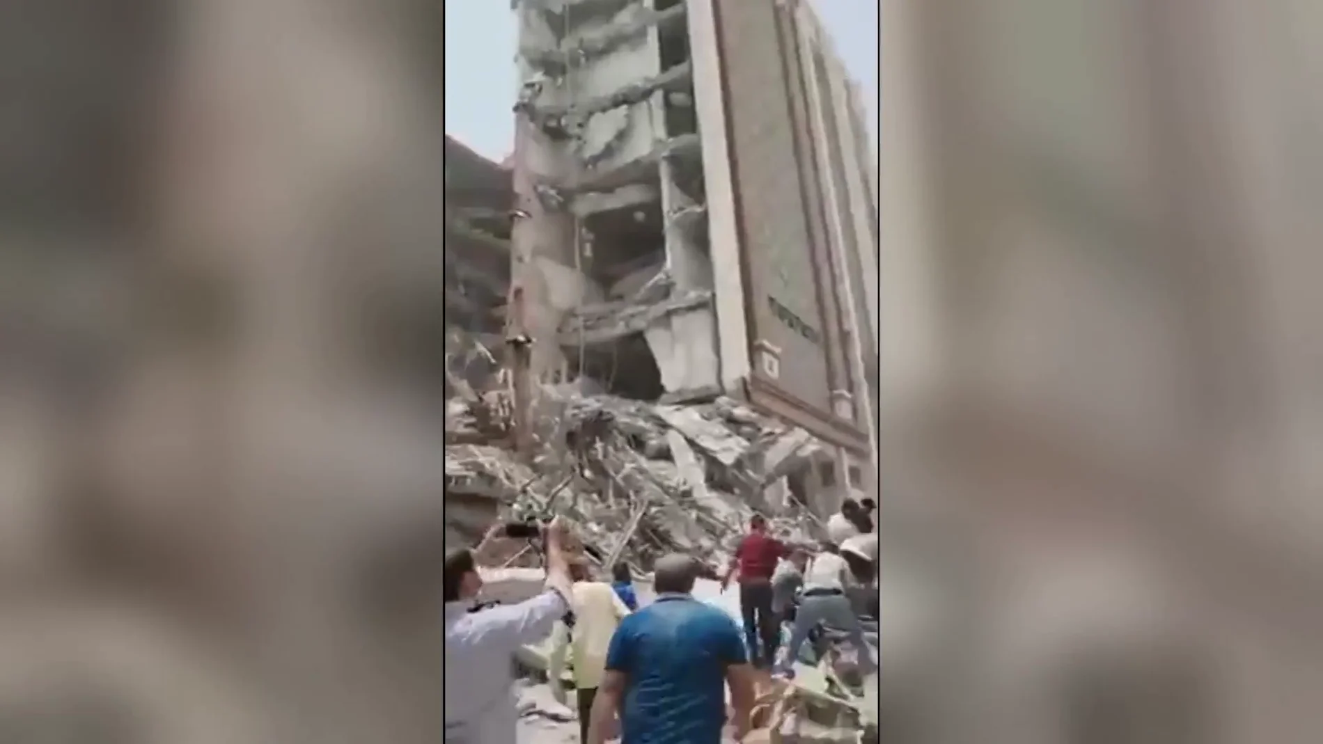 Derrumbe edificio Irán