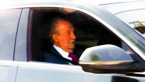 Rey Juan Carlos entrando en Zarzuela Rey Juan Carlos entrando en Zarzuela