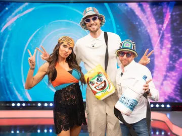 Pilar Rubio enseña las tendencias para el verano en 'El Hormiguero 3.0' y convierte a Juancho Hernangómez en modelo Pilar Rubio enseña las tendencias para el verano en 'El Hormiguero 3.0' y convierte a Juancho Hernangómez en modelo
