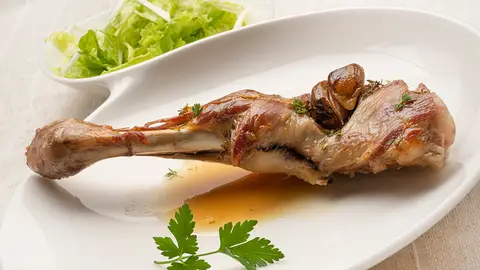 Paletilla de cordero al txakoli, la receta "rápida, rica y que no falla" de Karlos Arguiñano Paletilla de cordero al txakoli, la receta "rápida, rica y que no falla" de Karlos Arguiñano