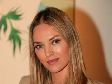 Helen Lindes Helen Lindes