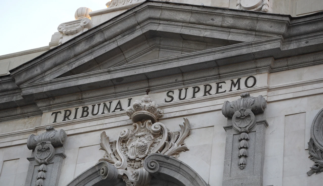 Detalle de la fachada del Tribunal Supremo