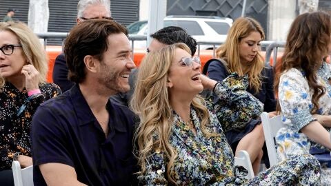 Kaley Cuoco junto a su novio Tom Pelphrey
