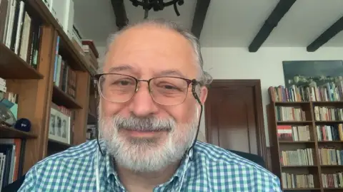 Daniel López Acuña. Daniel López Acuña.