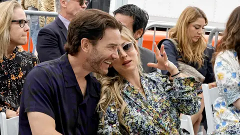 Kaley Cuoco junto a su novio Tom Pelphrey Kaley Cuoco junto a su novio Tom Pelphrey