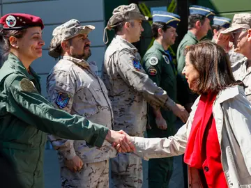 Margarita Robles saluda a las tropas en la base de Lituania Margarita Robles saluda a las tropas en la base de Lituania