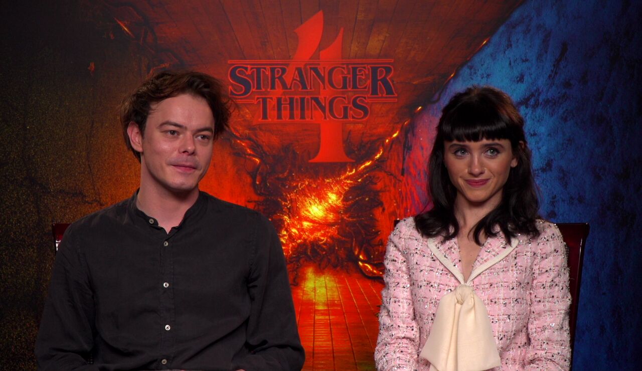 Charlie Heaton y Natalia Dyer de 'Stranger Things'