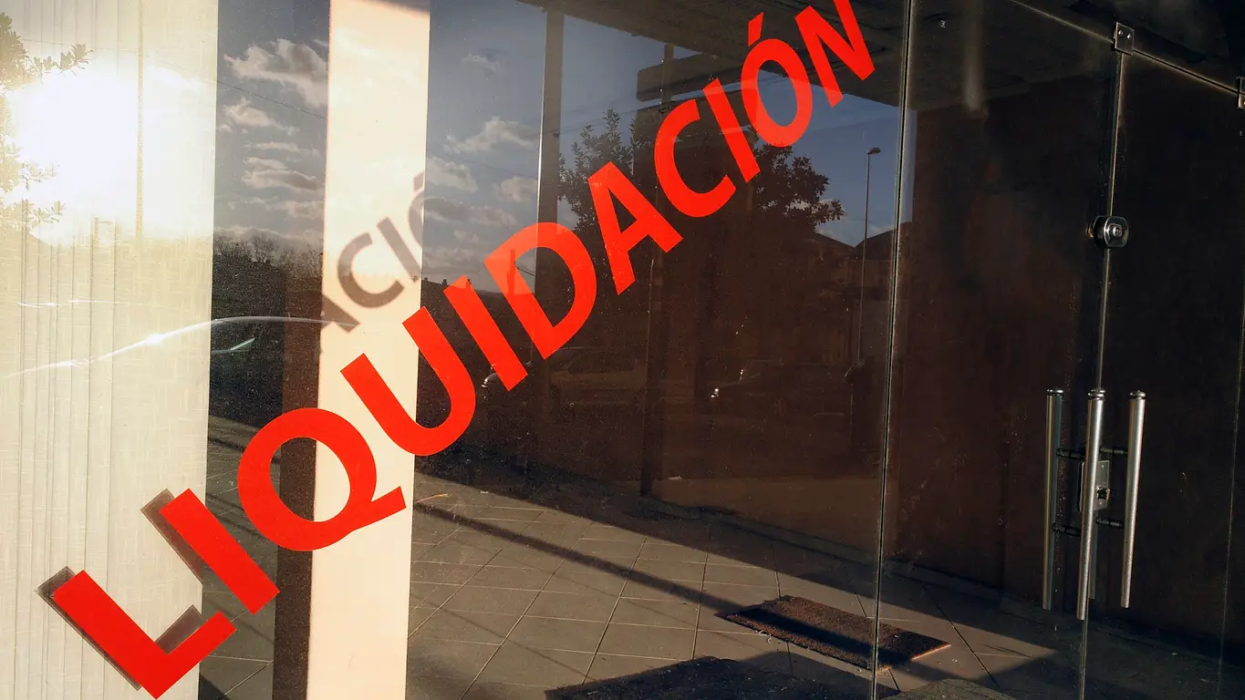 Cartel de liquidación de un negocio Cartel de liquidación de un negocio