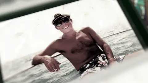 La fuga de El Dioni a Brasil, rumbo a una vida de lujo como su ídolo: Julio Iglesias La fuga de El Dioni a Brasil, rumbo a una vida de lujo como su ídolo: Julio Iglesias