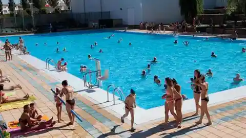 Imagen de archivo de una piscina municipal en Soria Piscinas Municipales