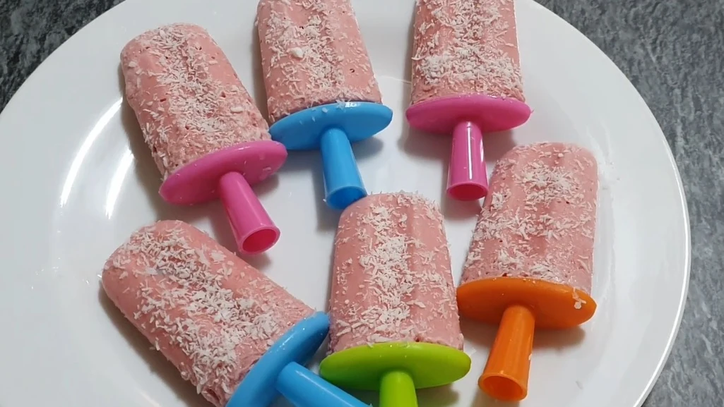 Polos de coco y fresa sin azúcar Polos de coco y fresa sin azúcar