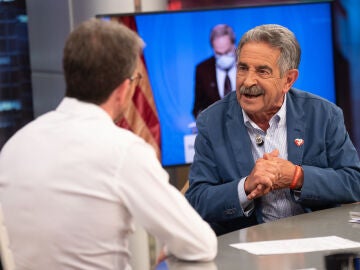 Miguel Ángel Revilla muestra su desacuerdo con el trato a Pablo Casado: "Le han apuñalado de manera vil"