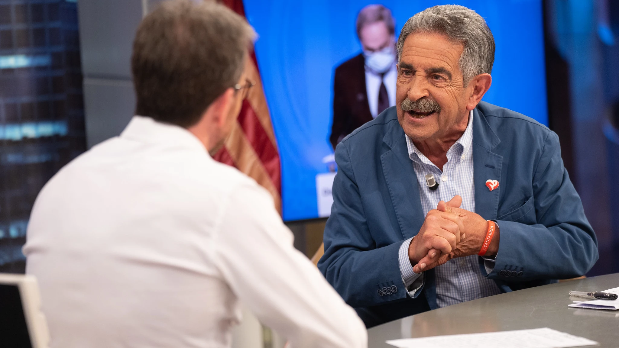 Miguel Ángel Revilla muestra su desacuerdo con el trato a Pablo Casado: "Le han apuñalado de manera vil" Miguel Ángel Revilla muestra su desacuerdo con el trato a Pablo Casado: "Le han apuñalado de manera vil"