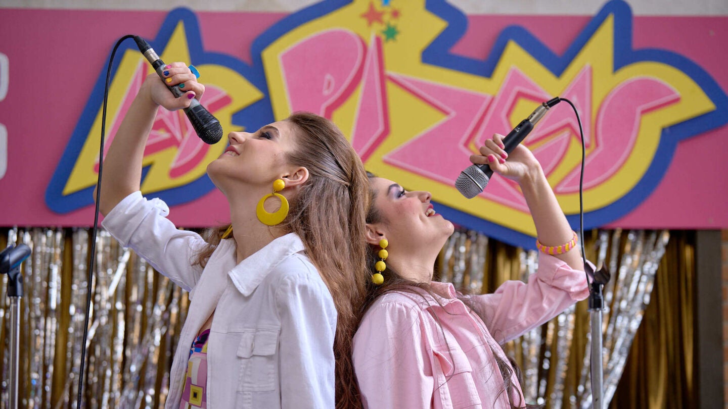 Catalina y Susi se despiden de Las Pizcas con un concierto benéfico en la Plaza de los Frutos