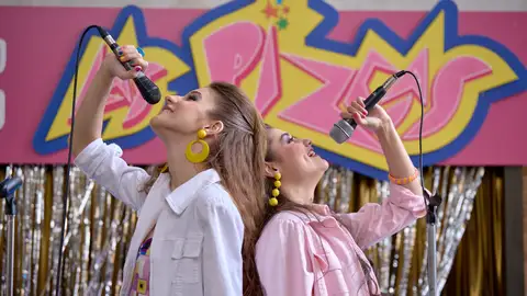 Catalina y Susi se despiden de Las Pizcas con un concierto benéfico en la Plaza de los Frutos Catalina y Susi se despiden de Las Pizcas con un concierto benéfico en la Plaza de los Frutos