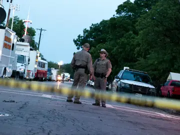 Pánico en el salón de actos del colegio: el tirador de Texas se atrincheró con alumnos y profesores antes de asesinarlos Pánico en el salón de actos del colegio: el tirador de Texas se atrincheró con alumnos y profesores antes de asesinarlos
