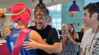 Los hermanos Estopa se cuelan en una despedida de soltero