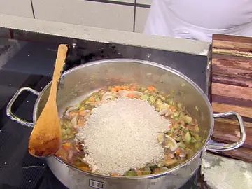 Medida justa de arroz y caldo Medida justa de arroz y caldo