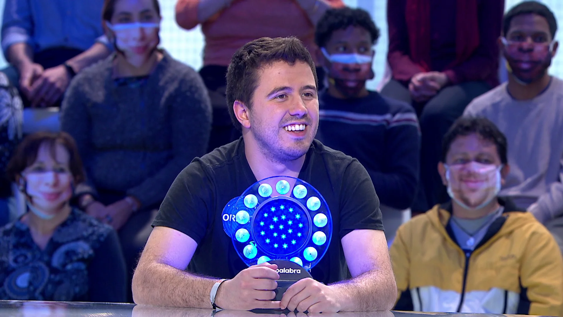 Orestes, romántico en ‘Pasapalabra’: canta ‘La soledad’ de Laura Pausini… ¡en italiano! Orestes, romántico en ‘Pasapalabra’: canta ‘La soledad’ de Laura Pausini… ¡en italiano!