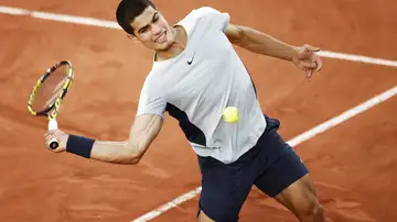 Los dos puntos de Alcaraz en el quinto set que enloquecieron al público de Roland Garros Los dos puntos de Alcaraz en el quinto set que enloquecieron al público de Roland Garros
