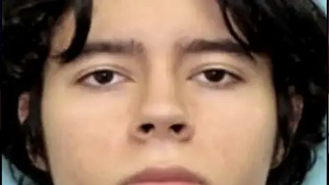 Tartamudo, acosado y sin amigos: así era Salvador Ramos Tartamudo, acosado y sin amigos: así era Salvador Ramos