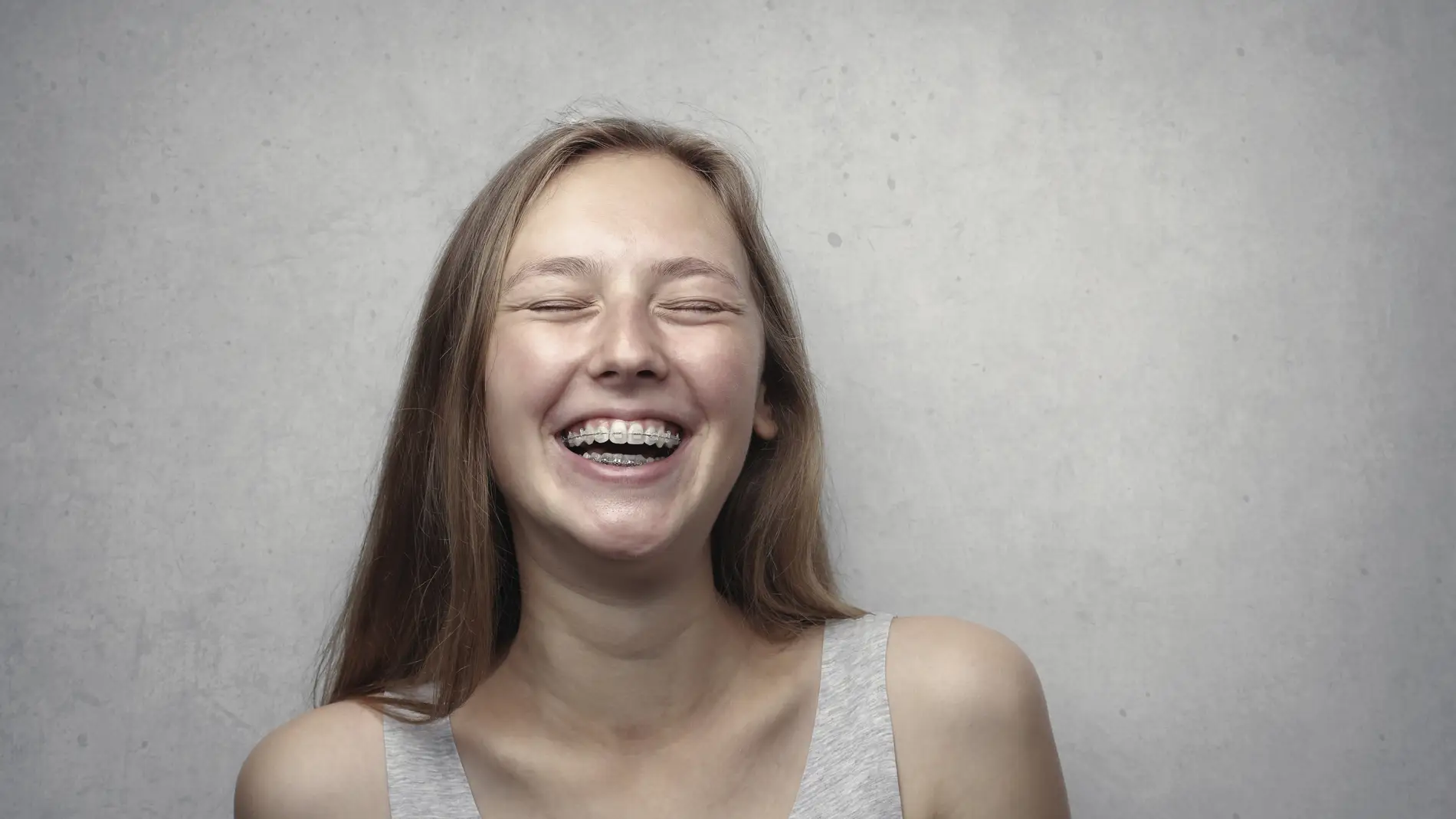 Mujer riéndose
