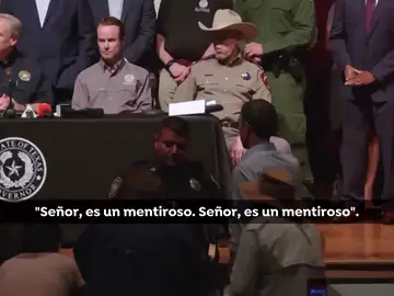 Momento en el que el demócrata recriminaba al gobernador de Texas Momento en el que el demócrata recriminaba al gobernador de Texas